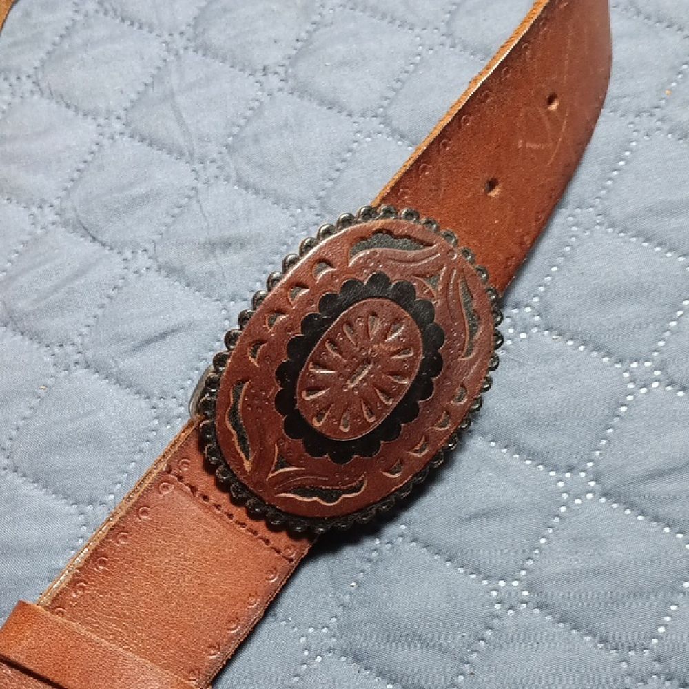 Medium Brown Wide Leather Belt With Leather Buckle